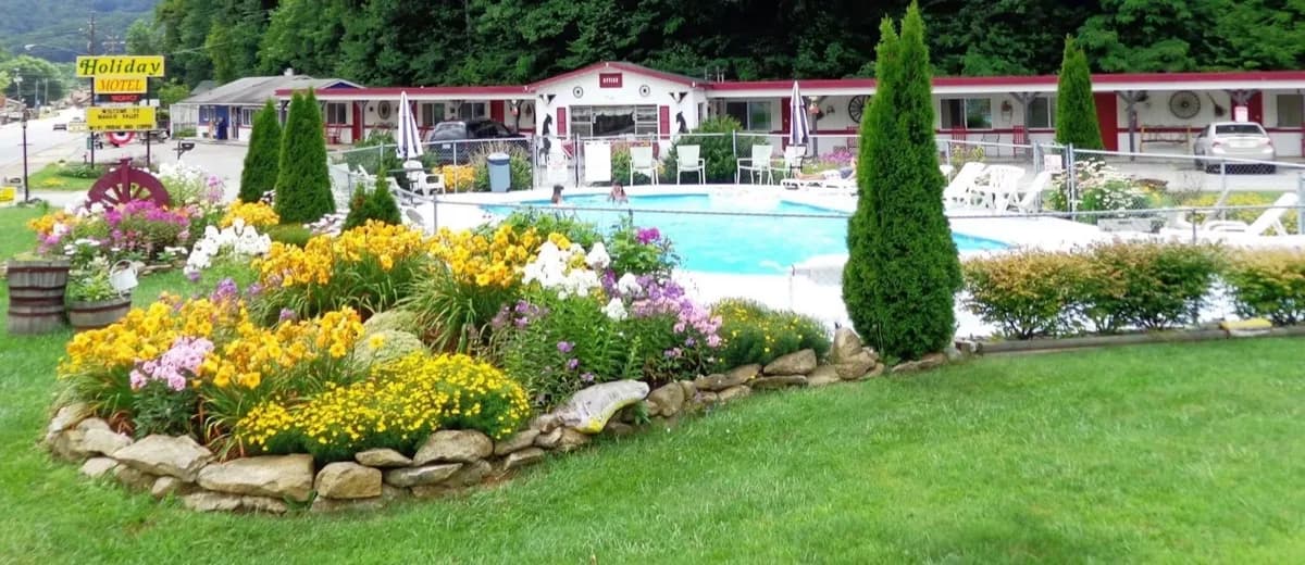 A Holiday Motel - Hotel in Maggie Valley, Tennessee