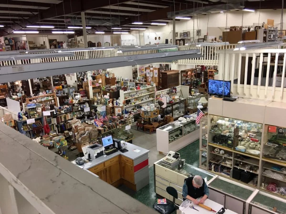 Balsam Antique Mall - Antique store in Waynesville, Tennessee