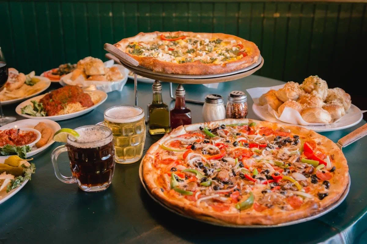 Best Italian Cafe & Pizzeria in Elks Plaza - Italian restaurant in Gatlinburg, Tennessee