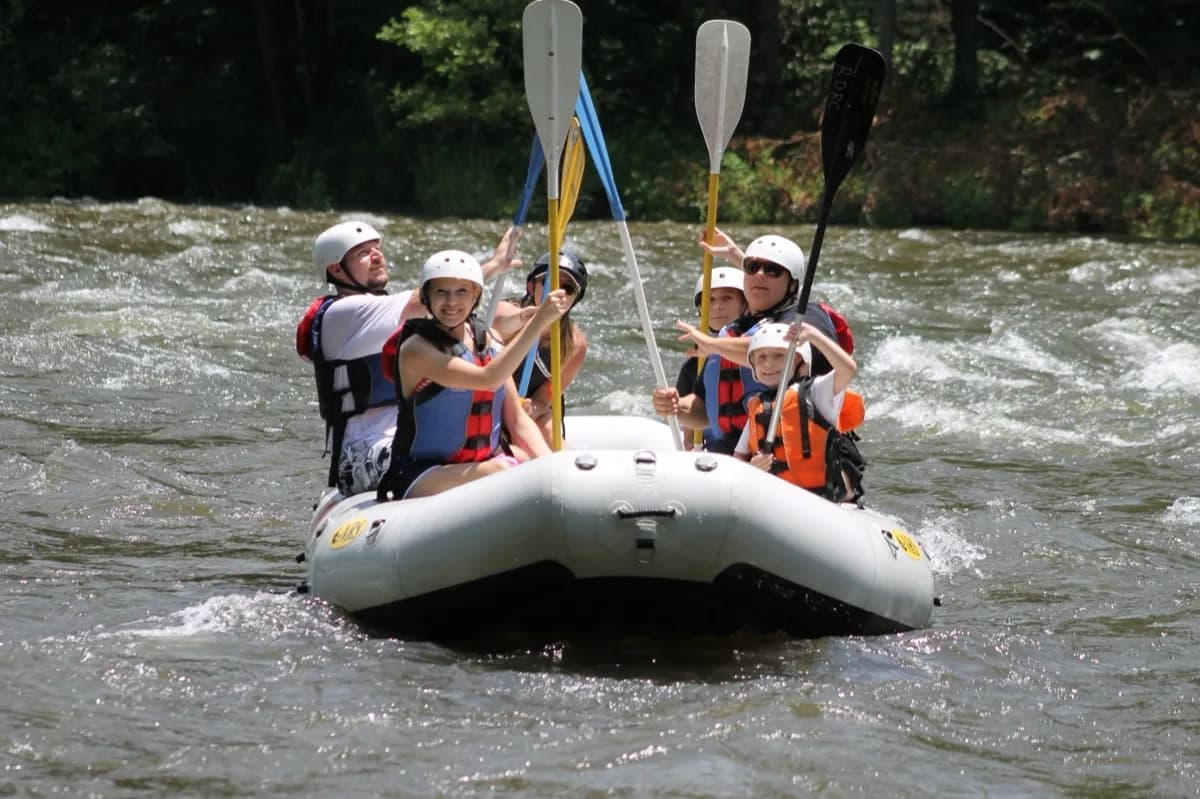 Big Bear Whitewater Rafting - Rafting in Hartford, Tennessee