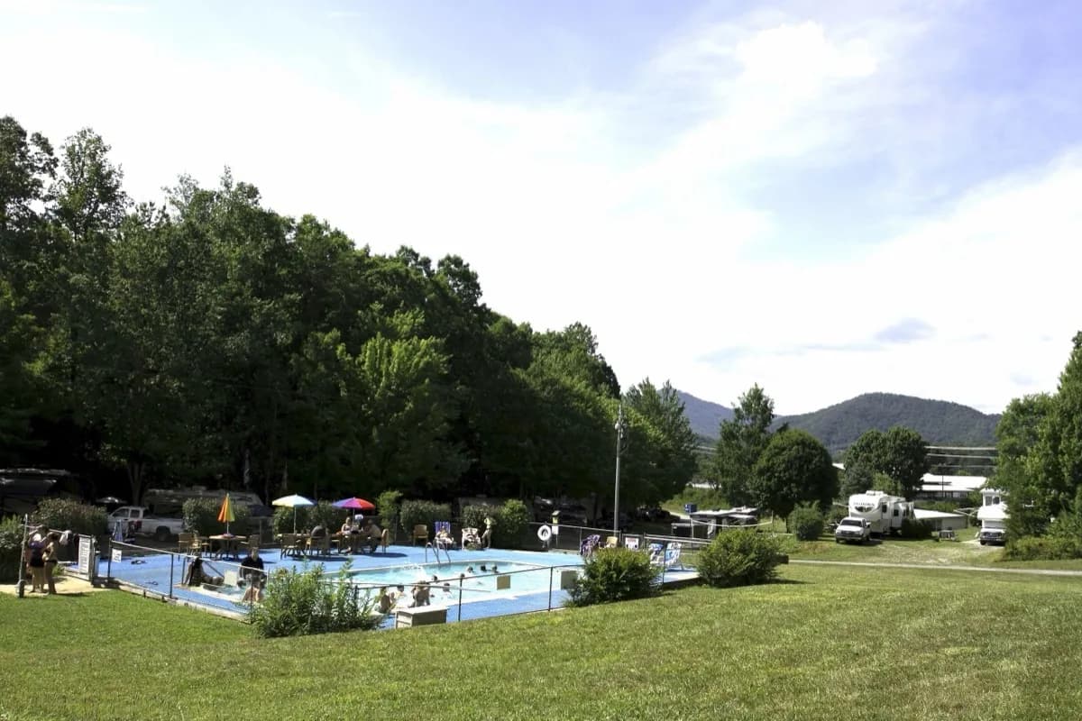 Flaming Arrow Campground & RV - Attraction in Whittier, Tennessee