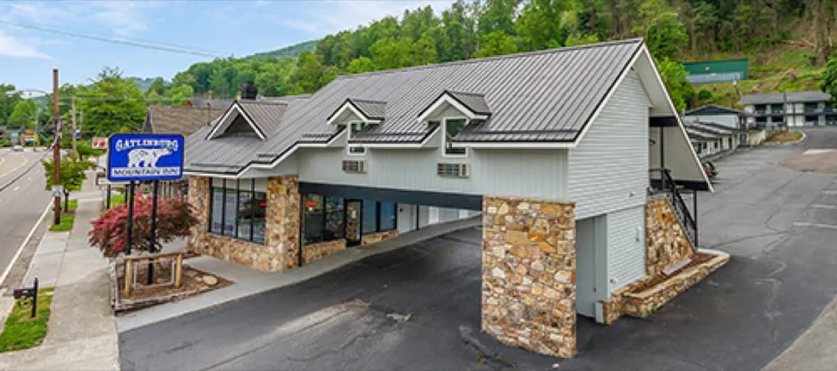 Gatlinburg Mountain Inn - Hotel in Gatlinburg, Tennessee