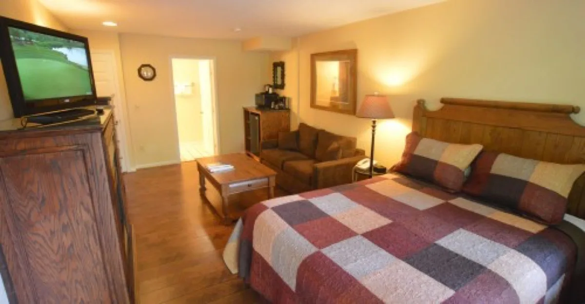 Jonathan Creek Inn and Villas - Hotel in Maggie Valley, Tennessee