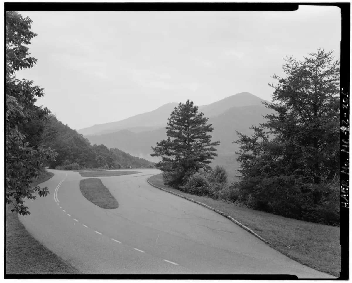 Raven Fork Overlook - Scenic spot in Cherokee, Tennessee
