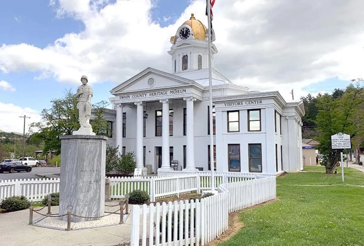 Swain County Visitor Center and Heritage Museum - Attraction in Bryson City, Tennessee