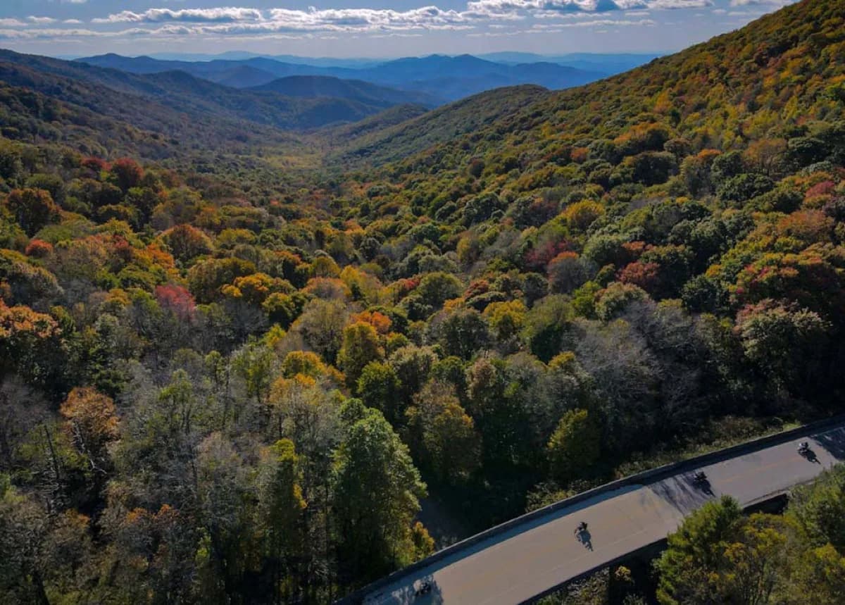 Tail of the Dragon - Attraction in Robbinsville, Tennessee
