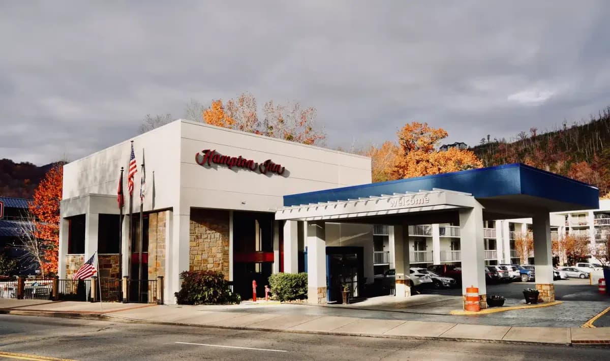 Great Location, BUT: Hampton Inn Gatlinburg Review