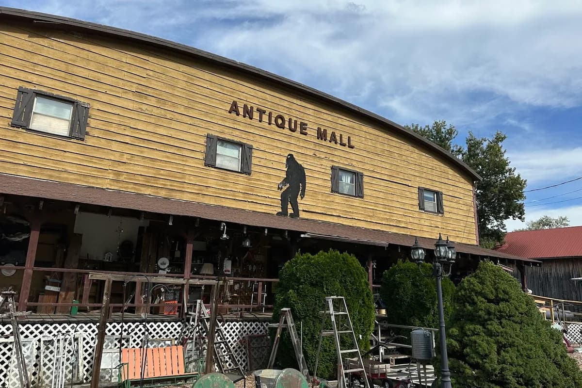 Antiques Outlet Mall - Antique store in Walland, Tennessee
