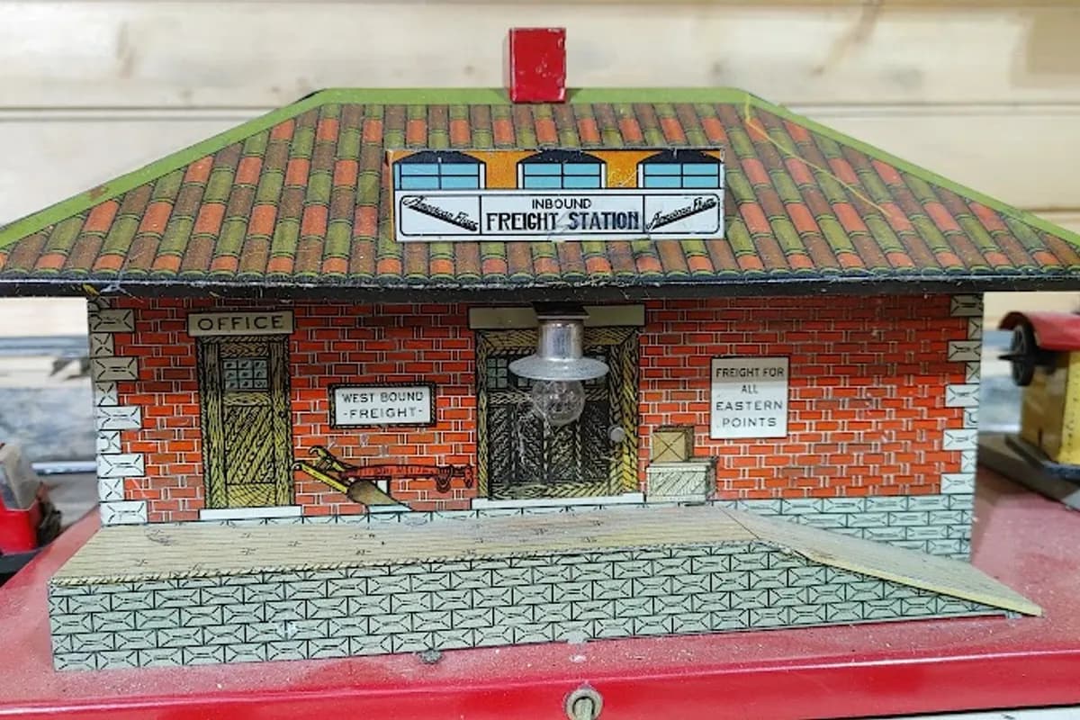 Chip's Antiques, The Dixie Gas Show - Antique store in Sevierville, Tennessee