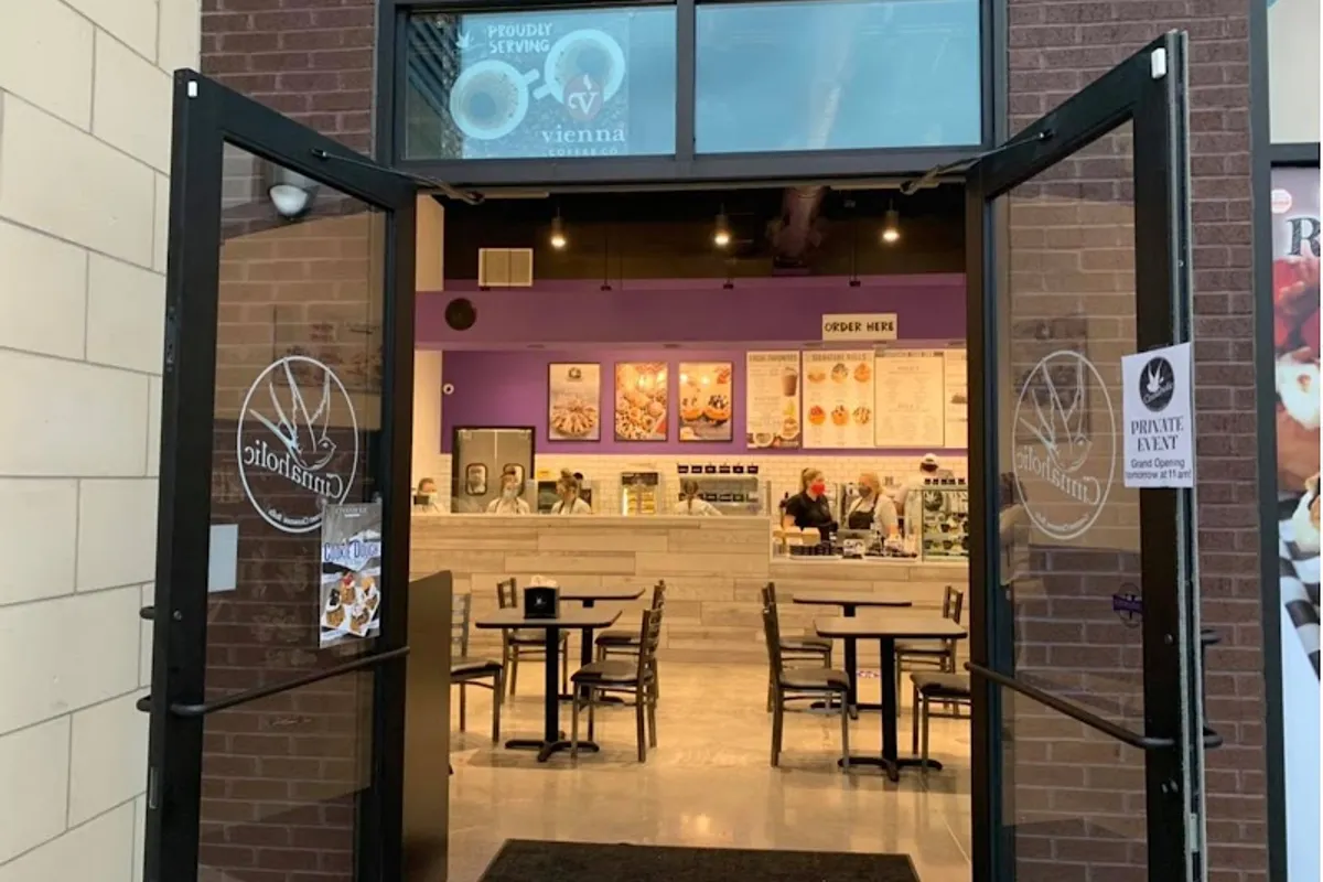 Cinnaholic - Bakery in Pigeon Forge, Tennessee