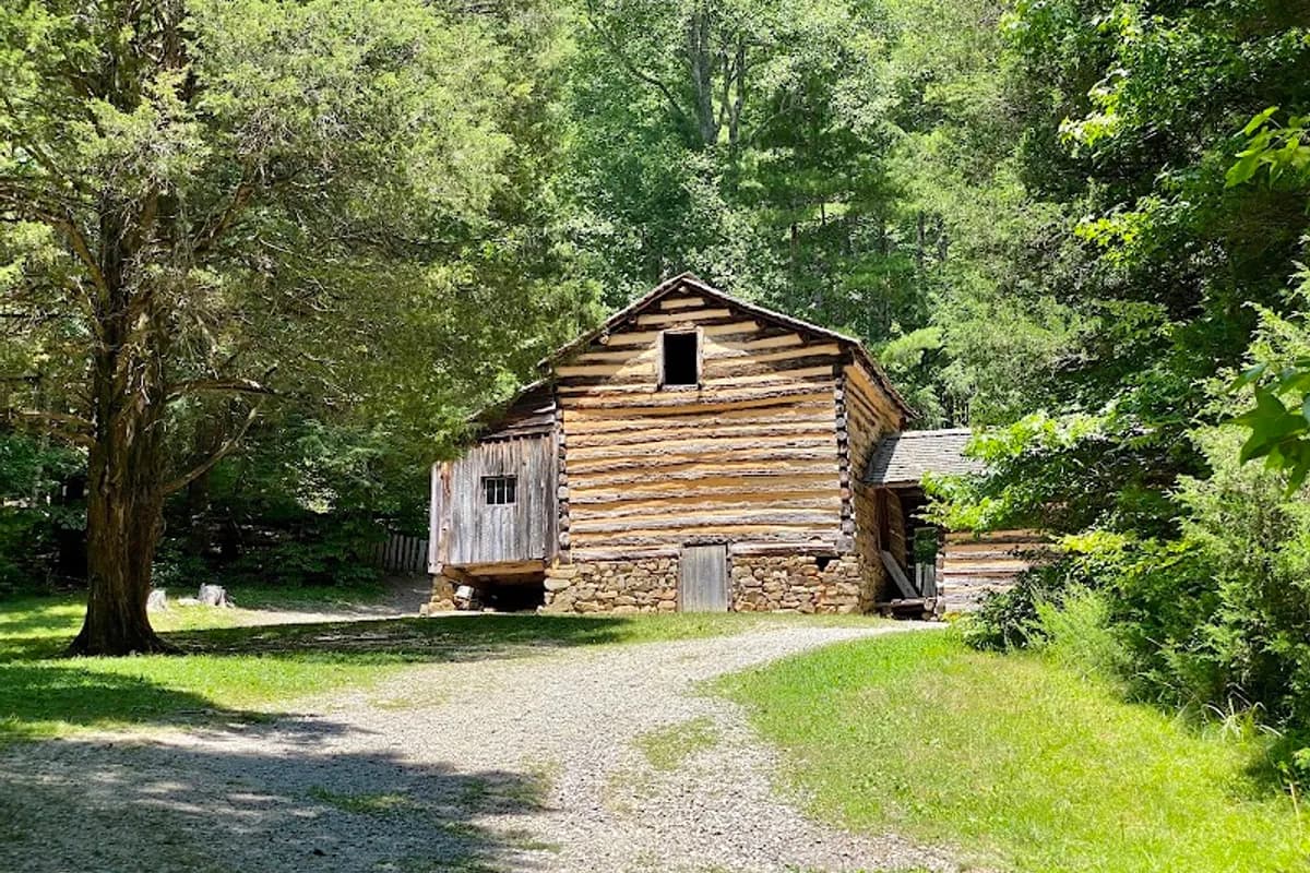 Elijah Oliver Cabin - Historical place in Townsend, Tennessee