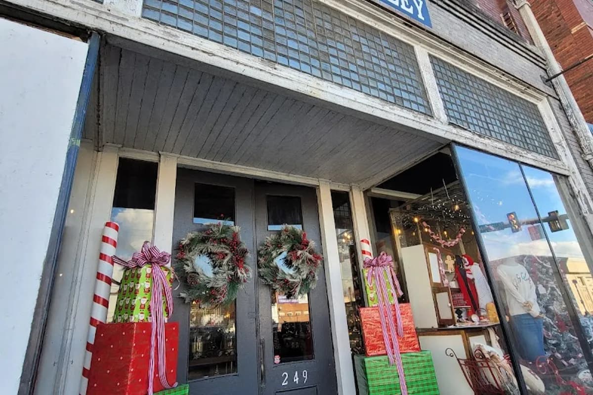 Fruit Jar Alley - Attraction in Newport, Tennessee