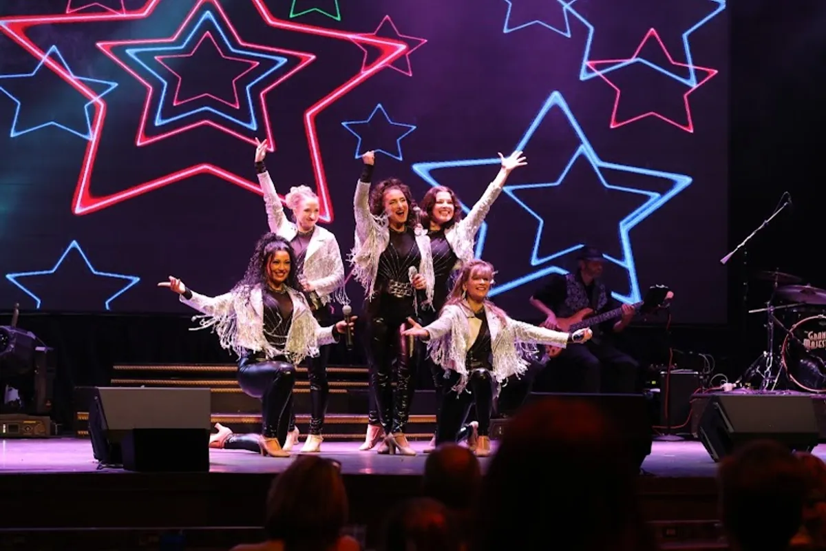 Hit Parade - TimeWarp Jukebox - Theater company in Pigeon Forge, Tennessee