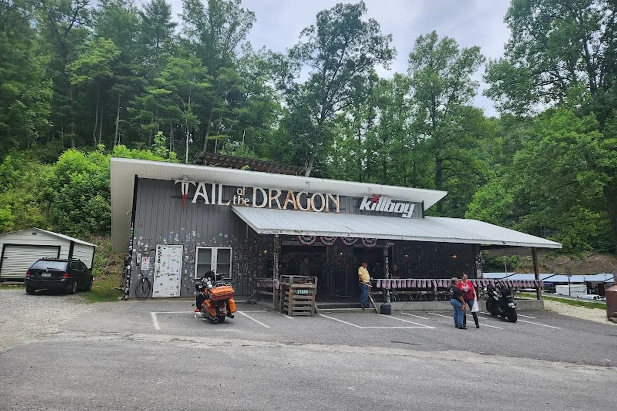 Intersection - Tail of the Dragon and Moonshiner - Tourist attraction in Robbinsville, Tennessee