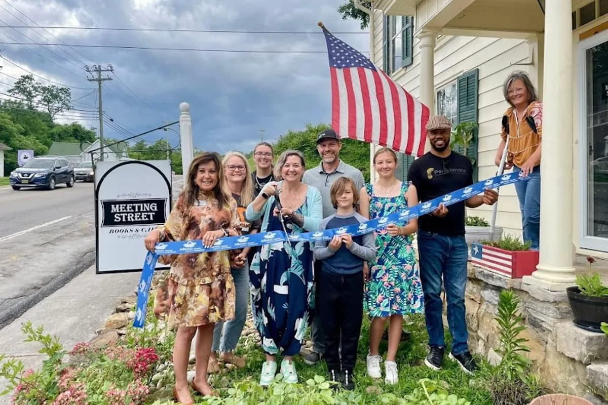 Meeting Street Books & Cafe - Attraction in Dandridge, Tennessee