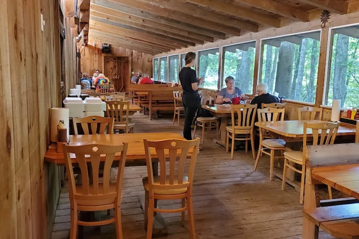 Pop's Butts On The Creek LLC - Restaurant in Maggie Valley, Tennessee