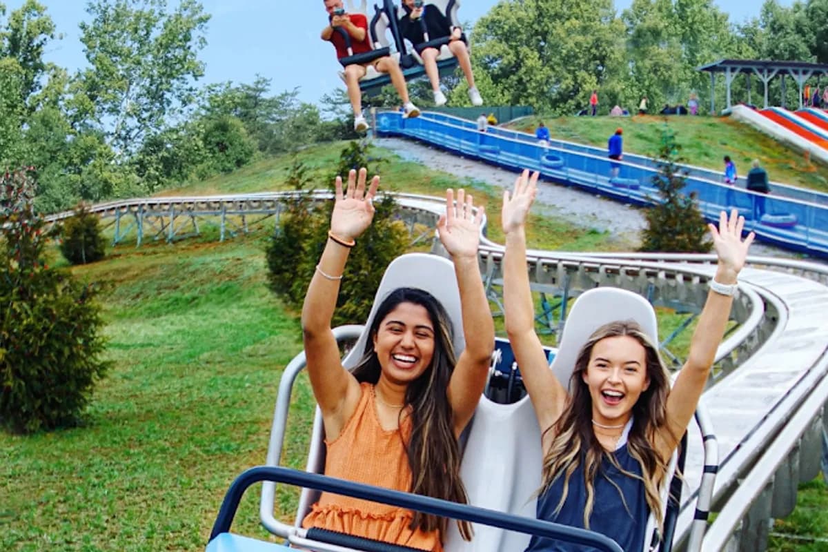 Rowdy Bear's Smoky Mountain Snowpark - Tourist attraction in Pigeon Forge, Tennessee