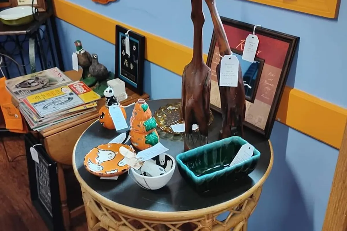 Wade's Antiques and Varieties - Antique store in Dandridge, Tennessee