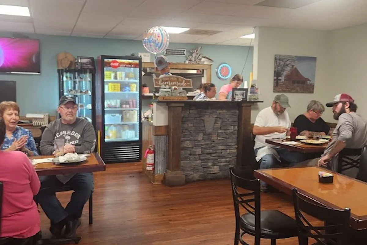 Waylon & Honey’s Southern Kitchen - Restaurant in Waynesville, Tennessee