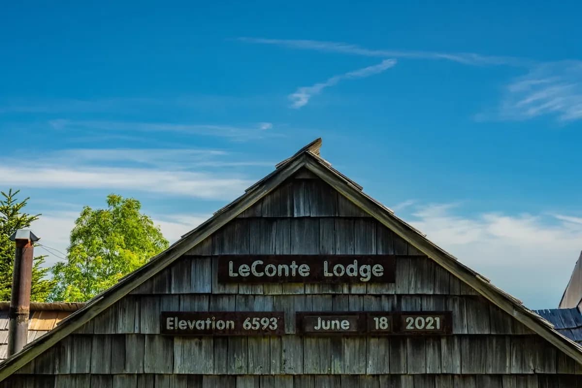 LeConte Lodge: The Hotel That Has Supplies Delivered By Llamas