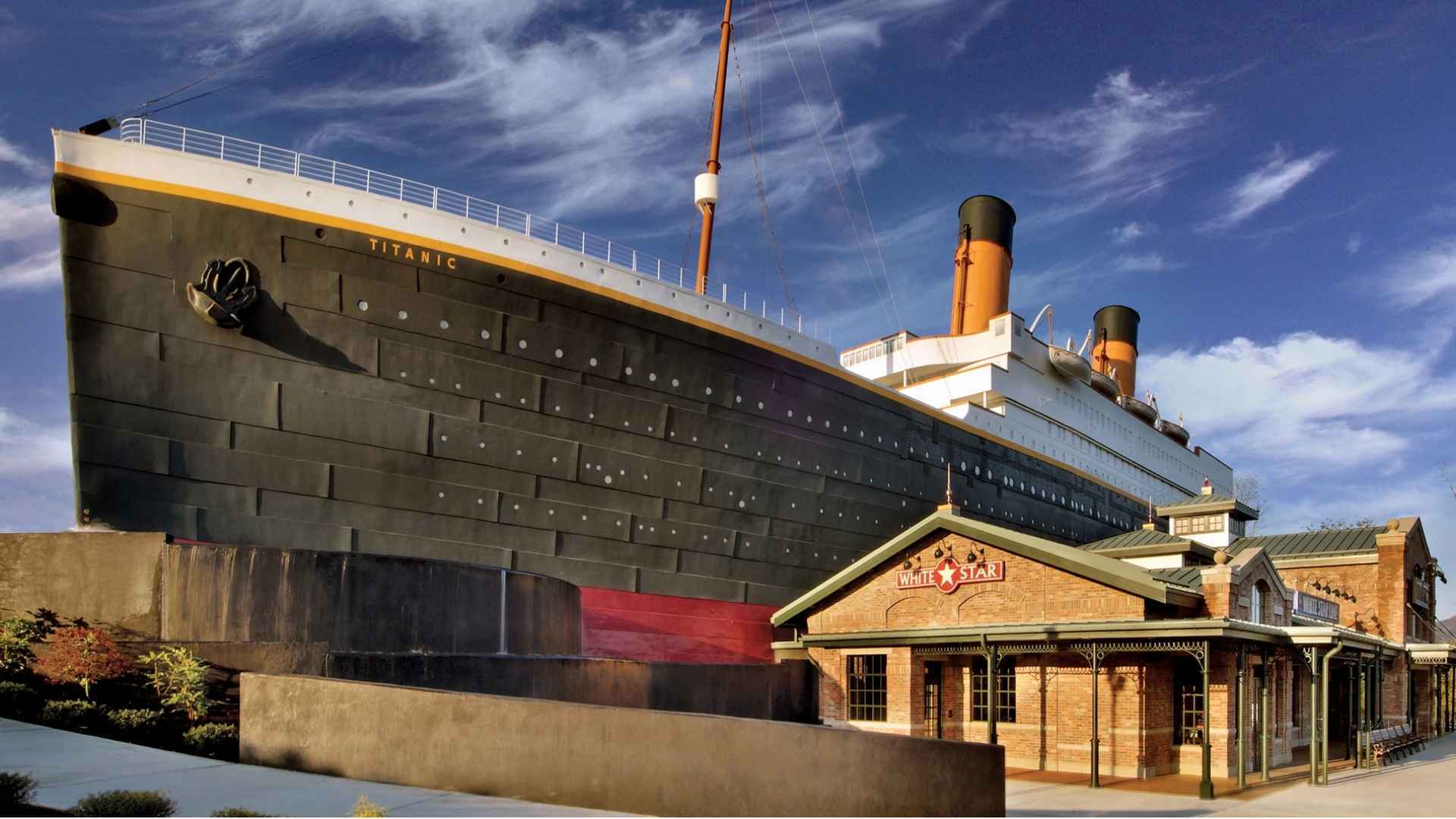 Titanic Museum Attraction - Historical place museum in Pigeon Forge, Tennessee